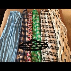 Scarf bundle with hanger